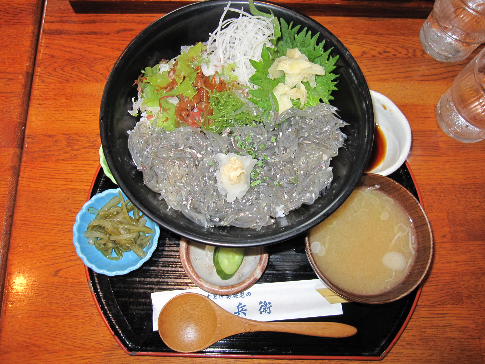 生シラス丼