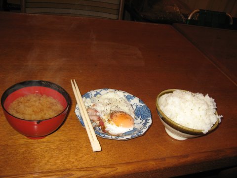 土屋さん作：目玉焼きonベーコン。一体感が違うのだよ