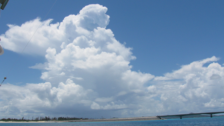 米崎海岸から見た雲