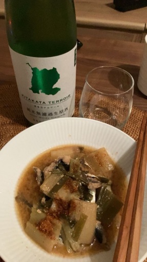 酒と肴、より美味しく味わうために帰宅後、酒屋に行きました。 酒と肴、より美味しく味わうために帰宅後、酒屋に行きました。