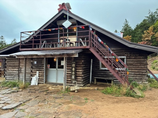 行きはスルーした行者小屋
