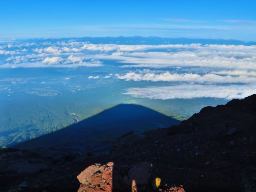 富士山の影