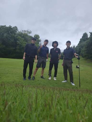 4人